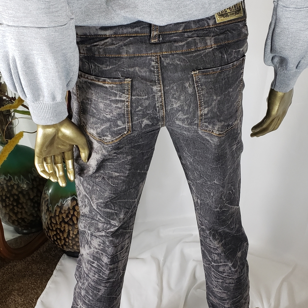 Stretchy Jean's black and grey streaks. Straight legs.